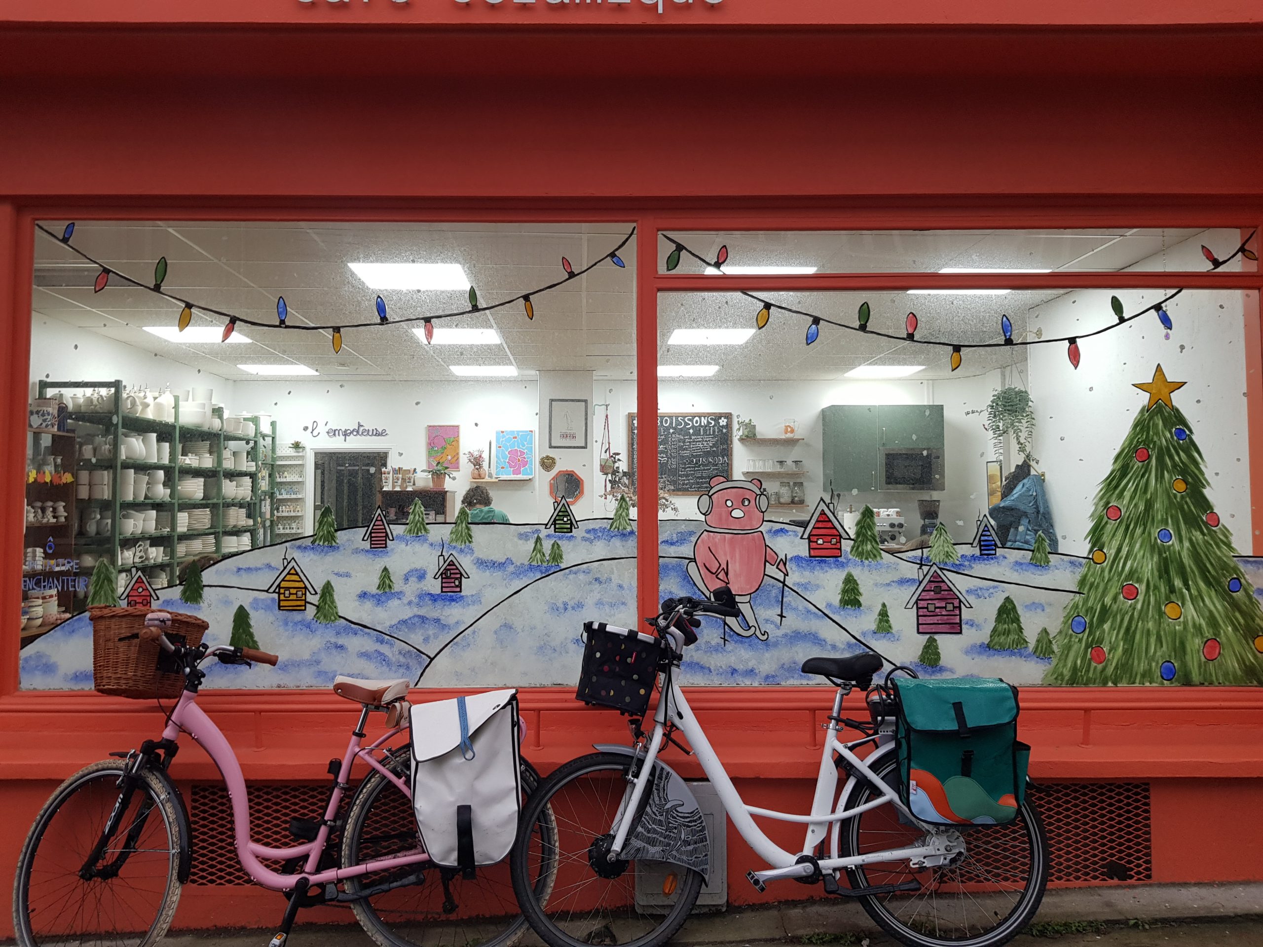 paysage enneigé-peinture sur vitre- décoration de noël -peinture naturelle- o peintre enchanteur - céline gravier