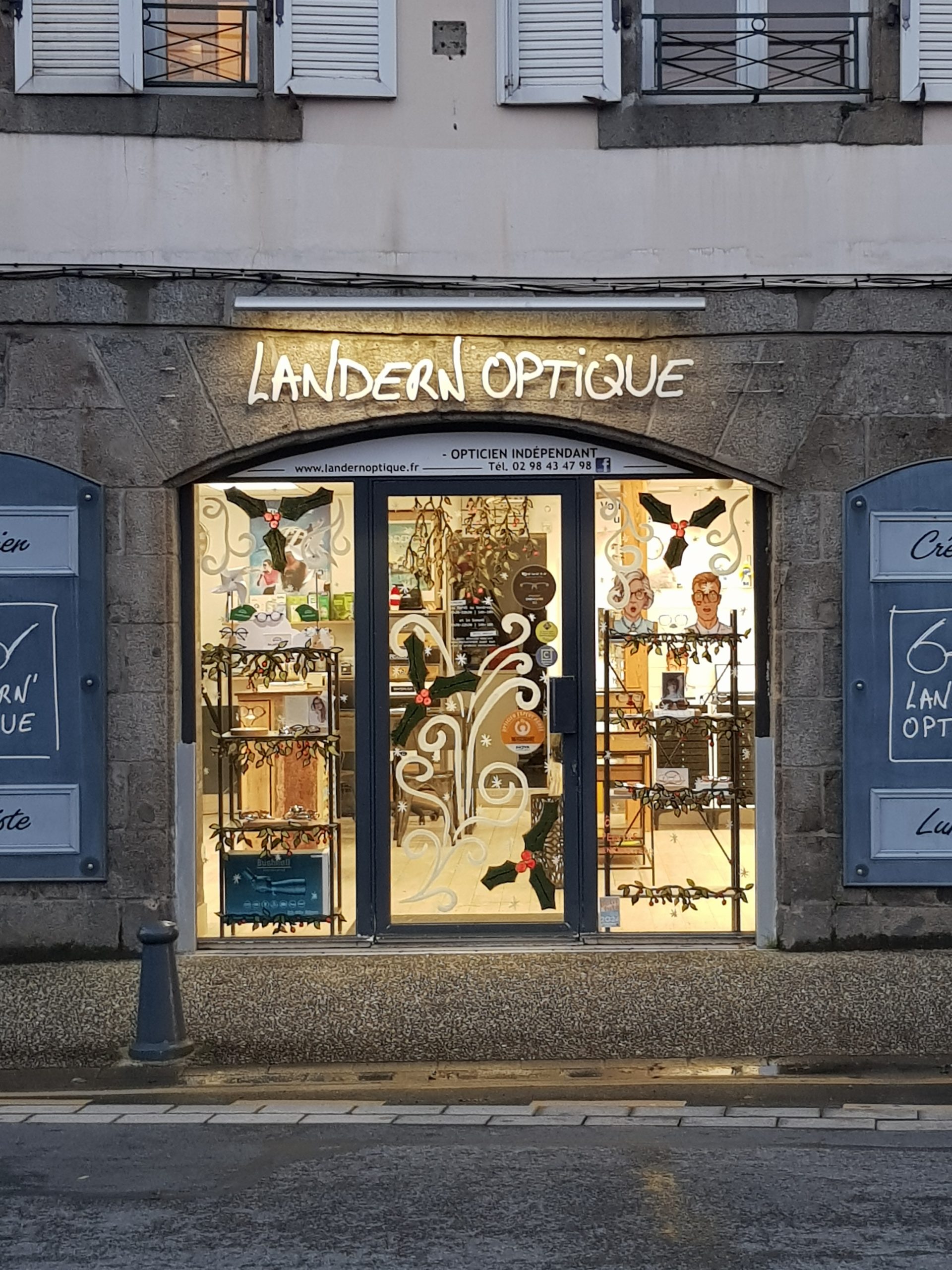 Peinture ornementale-peinture sur vitre- décoration de noël -peinture naturelle- o peintre enchanteur - céline gravier